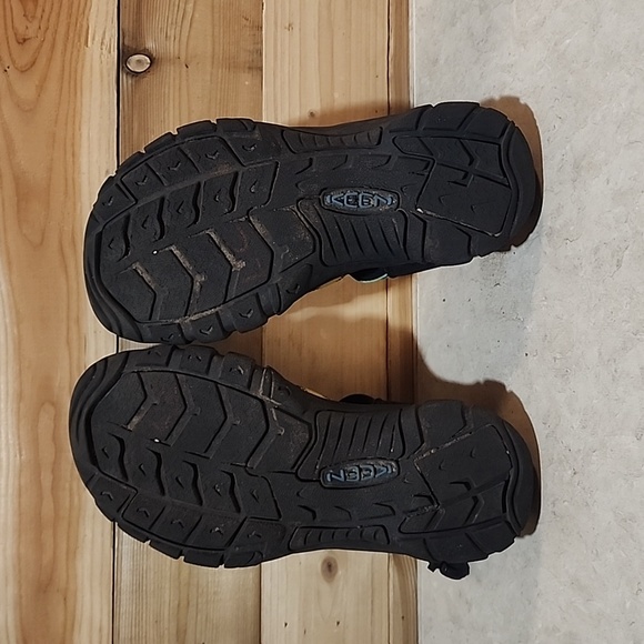 KEEN Newport RETRO Sandals size 7 - Picture 8 of 8